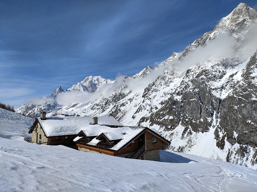 Rifugio Bonatti and great views on the south side of Mont Blanc  © Cecilia Mariani