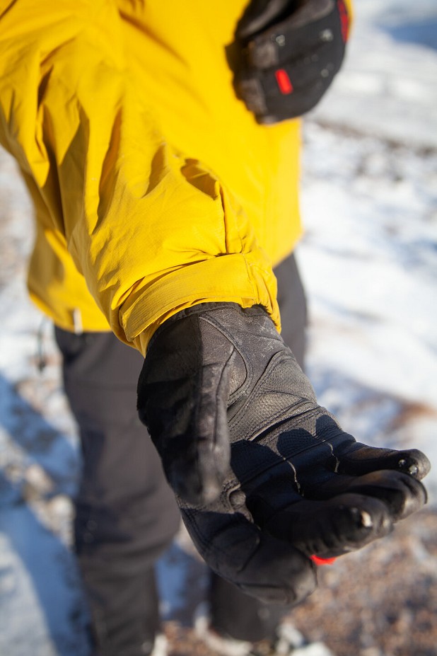 Cuffs fasten well on bulkier gloves but don't secure quite as well over thinner a pair  © UKC Gear