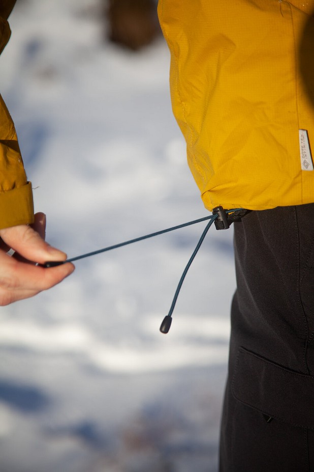 Anti-snag draw cord on either side works well  © UKC Gear