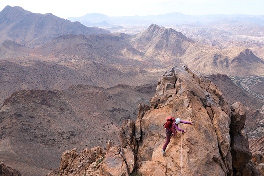 Amy Fulford down climbing the knife edge.  © jasewilson