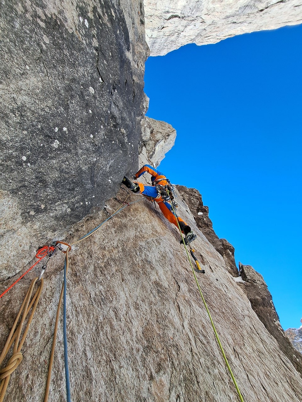 Technical granite climbing on 'Couloir Isaíe'.  © Emrik Favre