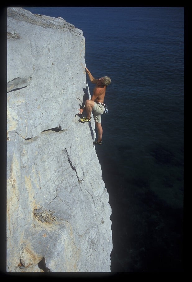 Dave Pickford on the first ascent of Suhali (6b+/S2) in Oman's Musandam Peninsula in 2005, an area with vast DWS potential.  © Dave Pickford