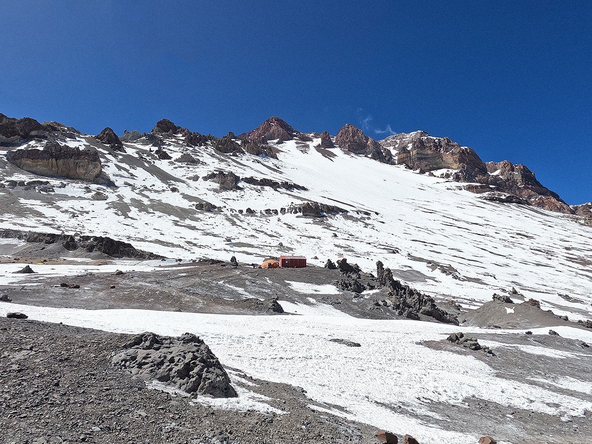 The way to the top of Aconcagua from Nido de Condores  © Cecilia Mariani