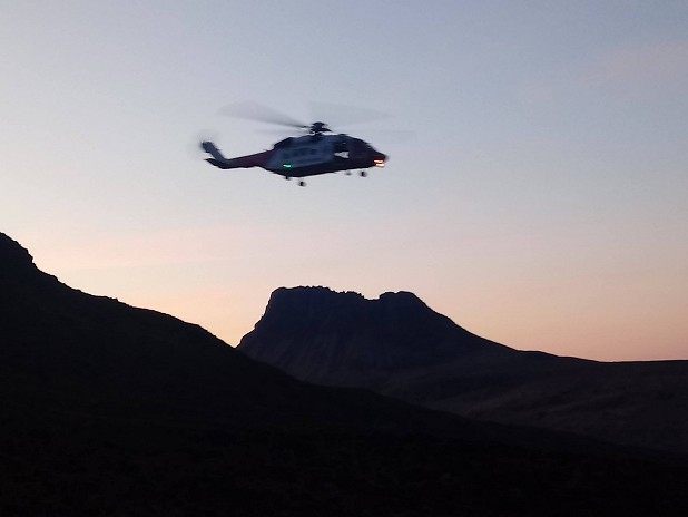 SAR948 coming in, with Stac Pollaidh behind  © Gail Donaldson