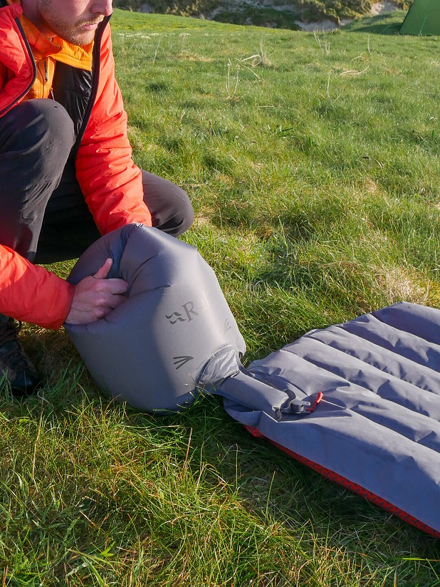 The mat comes with an inflation bag  © UKC Gear