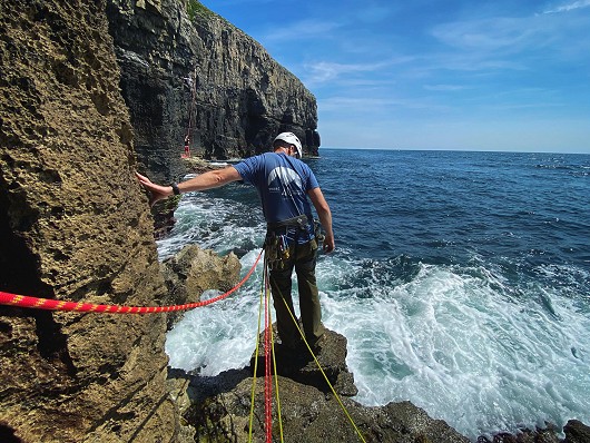 Sea cliff climbing in Swanage…  © Alex Yeo