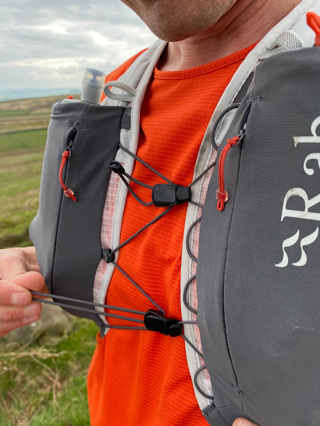 The adjustment bungees across the front of the vest  © UKC Gear