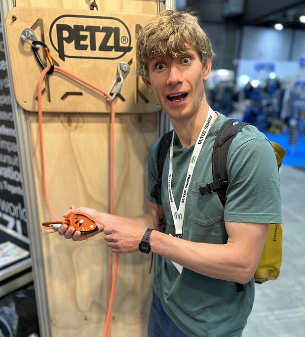 The Petzl NEOX looks at first glance a bit like a Grigri...   © UKC/UKH Gear