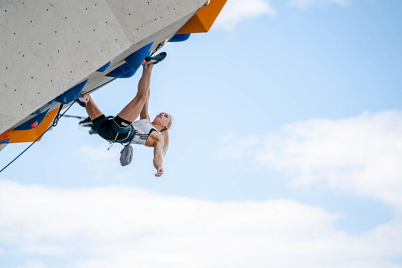 Janja Garnbret is on form in Lead, but qualified in third for the finals.   © Lena Drapella/IFSC