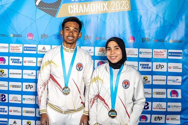 Double Golds for Indonesia in Chamonix  © © Jan Virt / IFSC
