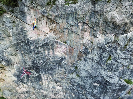 Avon trad climbing at its finest. A team on the upper pitch of Peryl E4 6a  © Mark Glaister - Assistant Editor