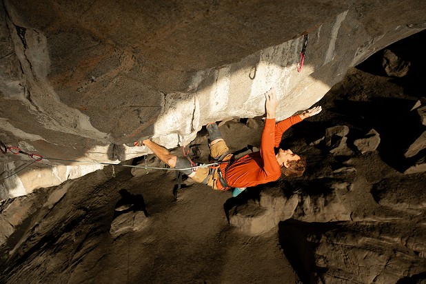 Seb Bouin on his ascent of Move Hard, 9b  © Clarisse Bompard