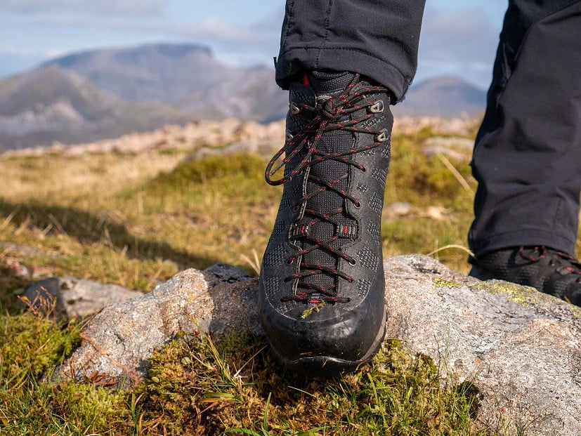 Full length lacing system provides a good fit for variety of foot shapes  © UKC Gear