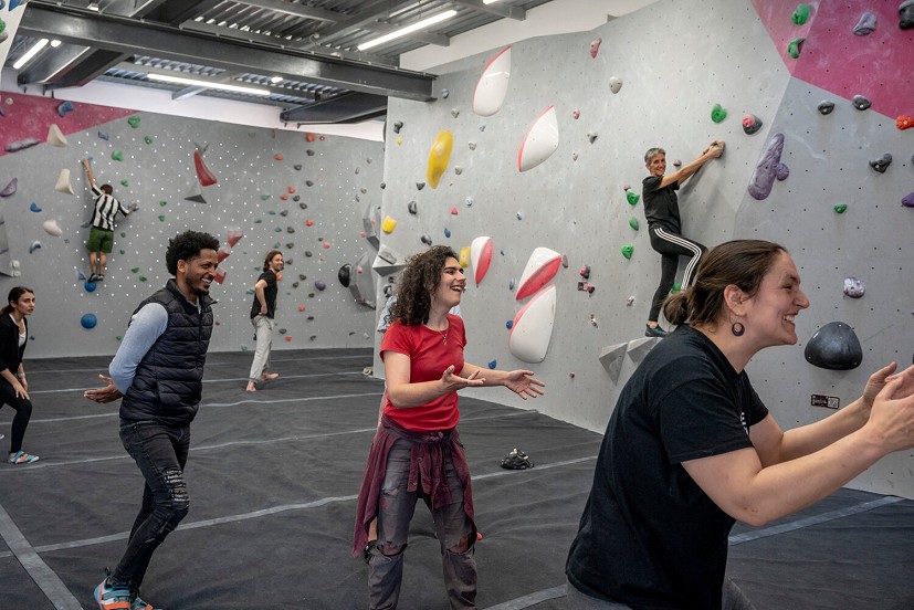 The free sessions unite regular climbers with refugees to share their passion for the sport and help refugees to become part of  © UNHCR/Andrew Testa