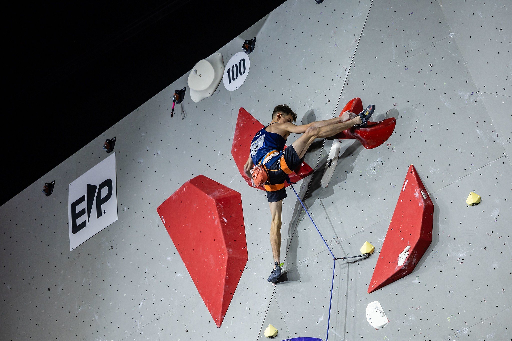 Toby Roberts competing in Laval  ©  Jan Virt/IFSC
