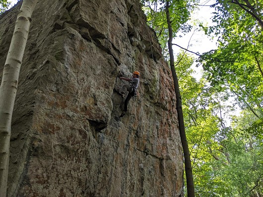 Lucas finding his feet on the crux  © DynamiC987