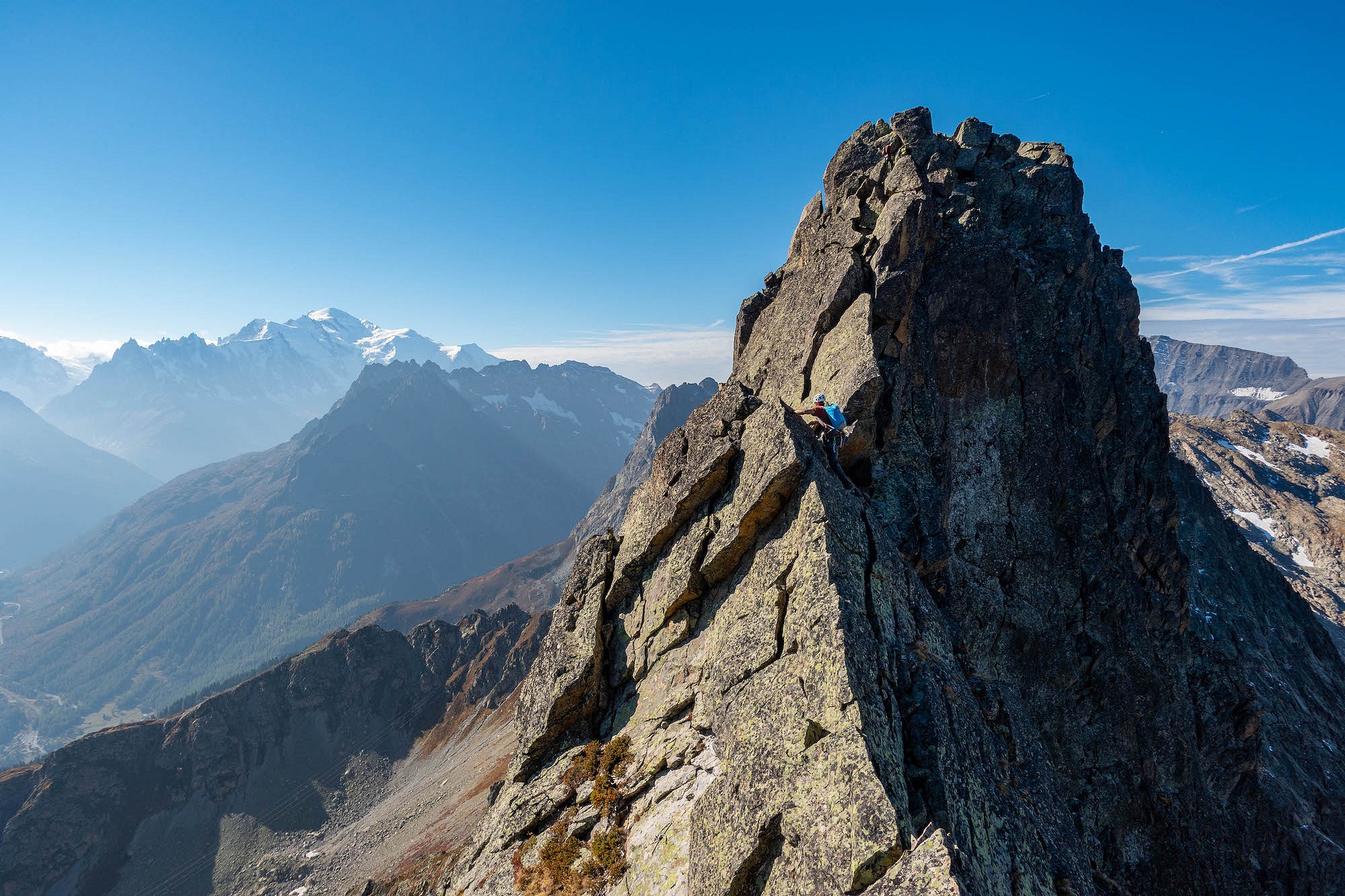 Traverse of the Perrons  © UKC Articles