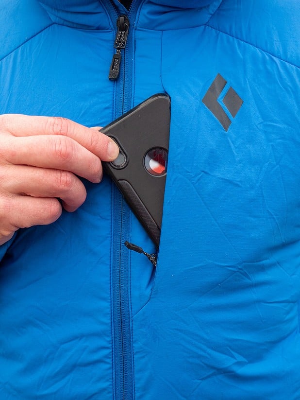 Accomodating chest and hand warmer pockets  © UKC Gear