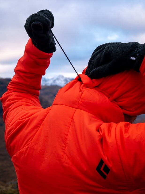 Draw cords are easy to use with gloves on  © UKC Gear