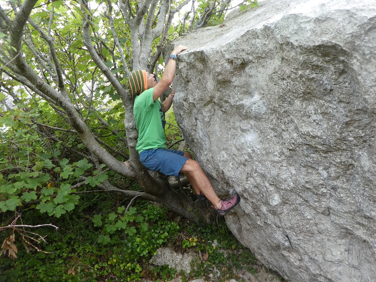 Mark attempting Pinky Power, The Cuttings, Portland, V6.  © Mark Cobb