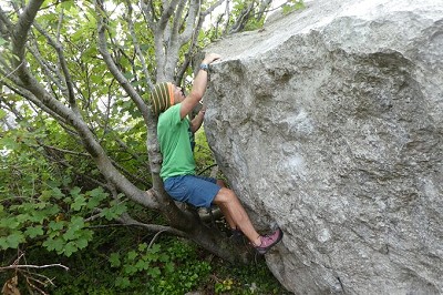 Mark attempting Pinky Power, The Cuttings, Portland, V6.  © Mark Cobb
