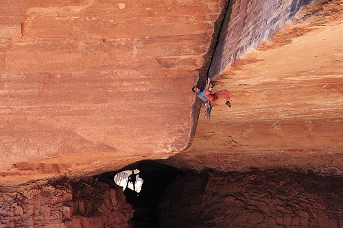 Tom Randall on Millenium Arch 5.14 in Canyonlands, Utah, USA  © Mike Hutton