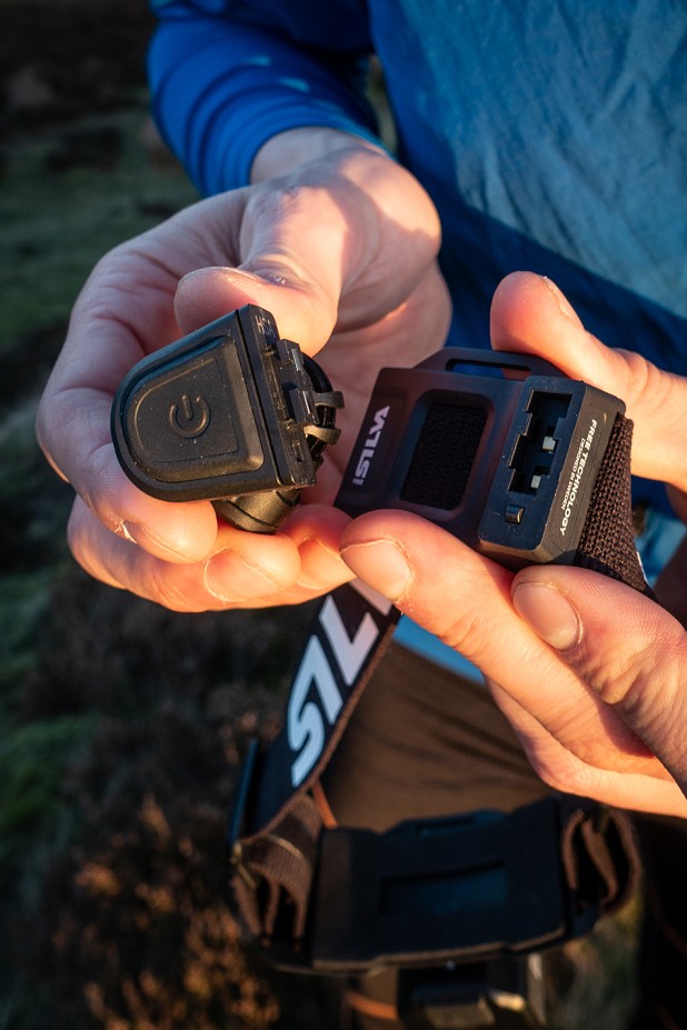 The lamp/battery are easily (but not too easily) detachable  © UKC Gear
