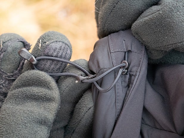 Hem drawcords, whilst low profile, are fiddly to operate with gloves  © UKC Gear