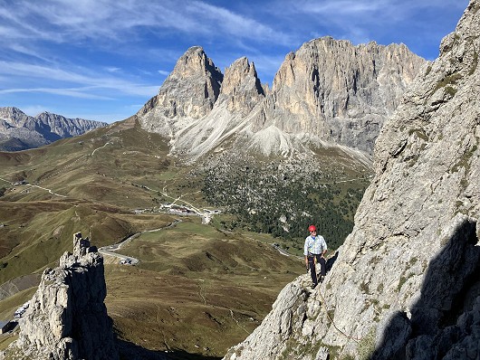 Looking back along the easy traverse on p2 of the ‘Steger’; the obvious boulder field in the background is the ‘citta dei sassi  © FrankieMac