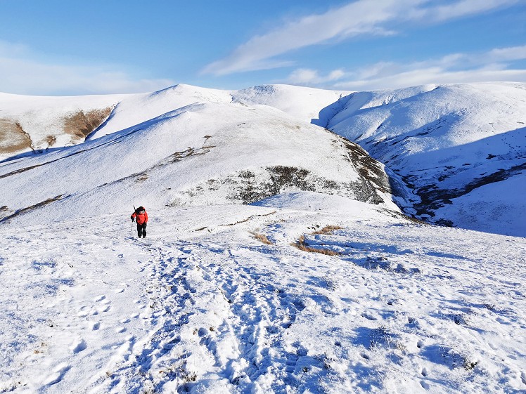 A fine winter day at the Back o' Skiddaw, as we approach Great Cockup summit.  © GrahamUney