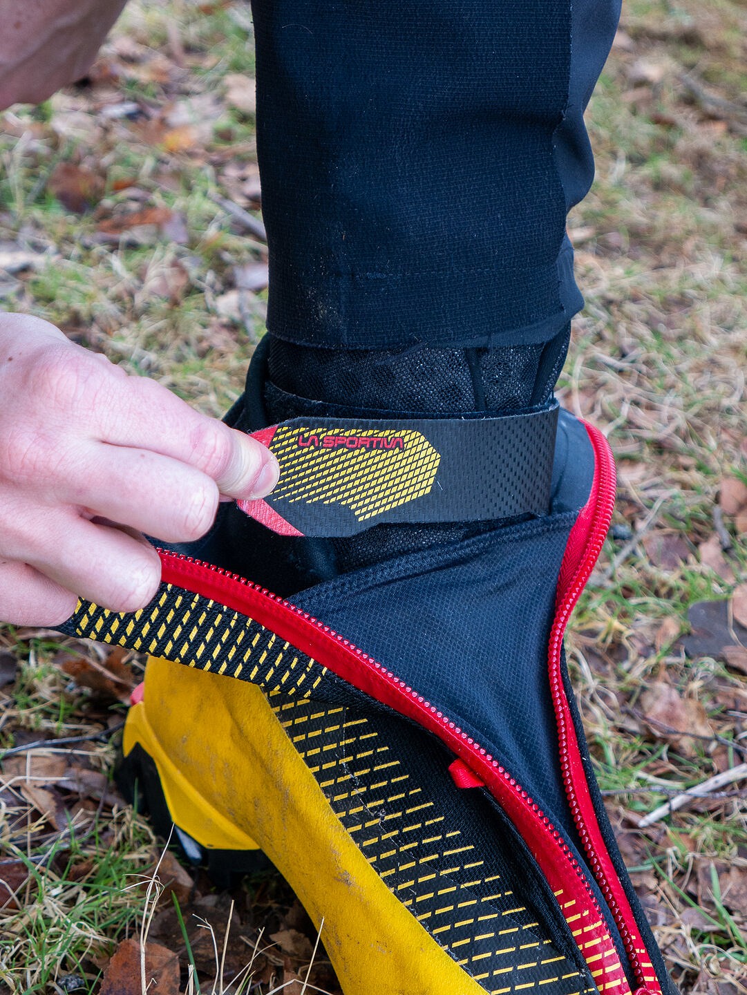 Powerstrap below the gaitor secures my foot in well, but can produce a pressure point for some  © UKC Gear