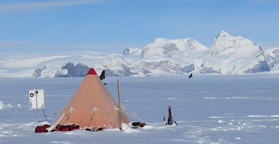 A small static field camp  © BAS
