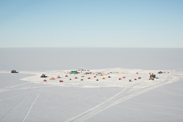 A much bigger camp. More than one Field Guide would usually manage this.  © BAS