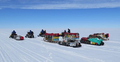Moving camp during a small-scale deep field project  © BAS