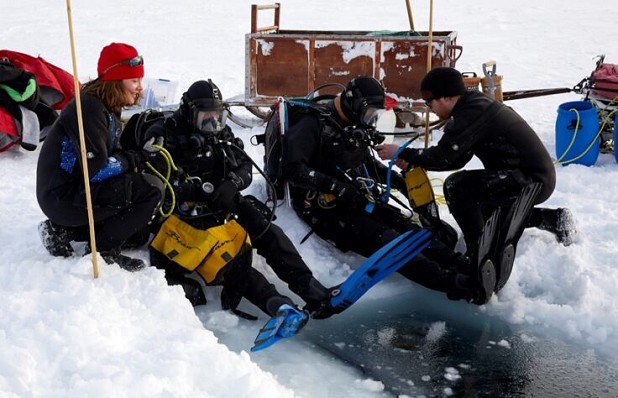 Assessing sea ice allows the marine team to continue diving operations during winter  © Ed Luke