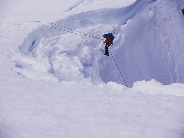 Slumped cornice, safe to descend after several freeze/thaw days  © Ben Gibson