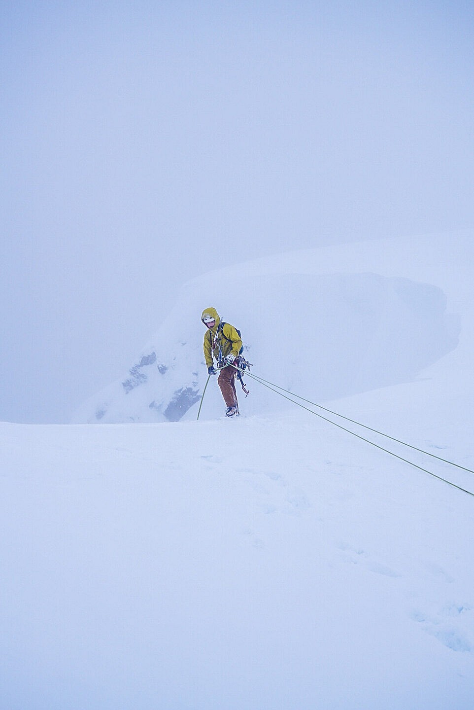 Dropping in at G4 after ascending up Ledge
Gully 4 Ben Nevis   © Cpdooley
