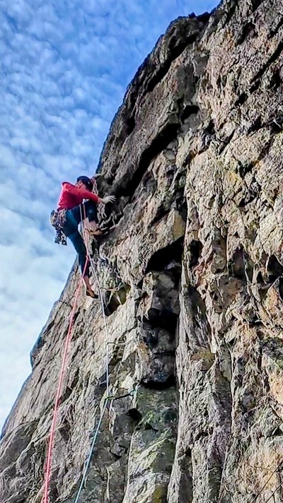 Theo passing the crux on Paint it Black E3 5c at Steel Knotts.   © squarecow