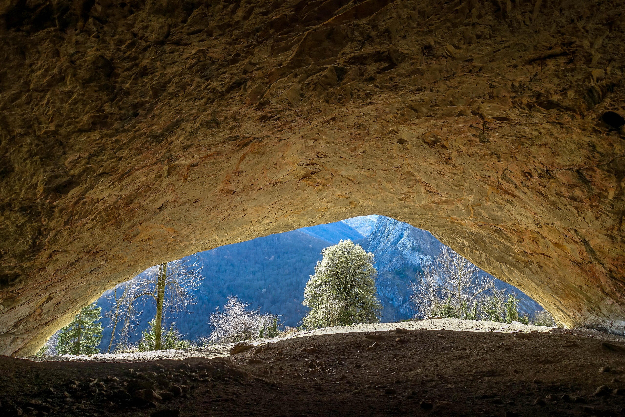The monster cave at Roc de Sédour, Ariege.  © Fraser