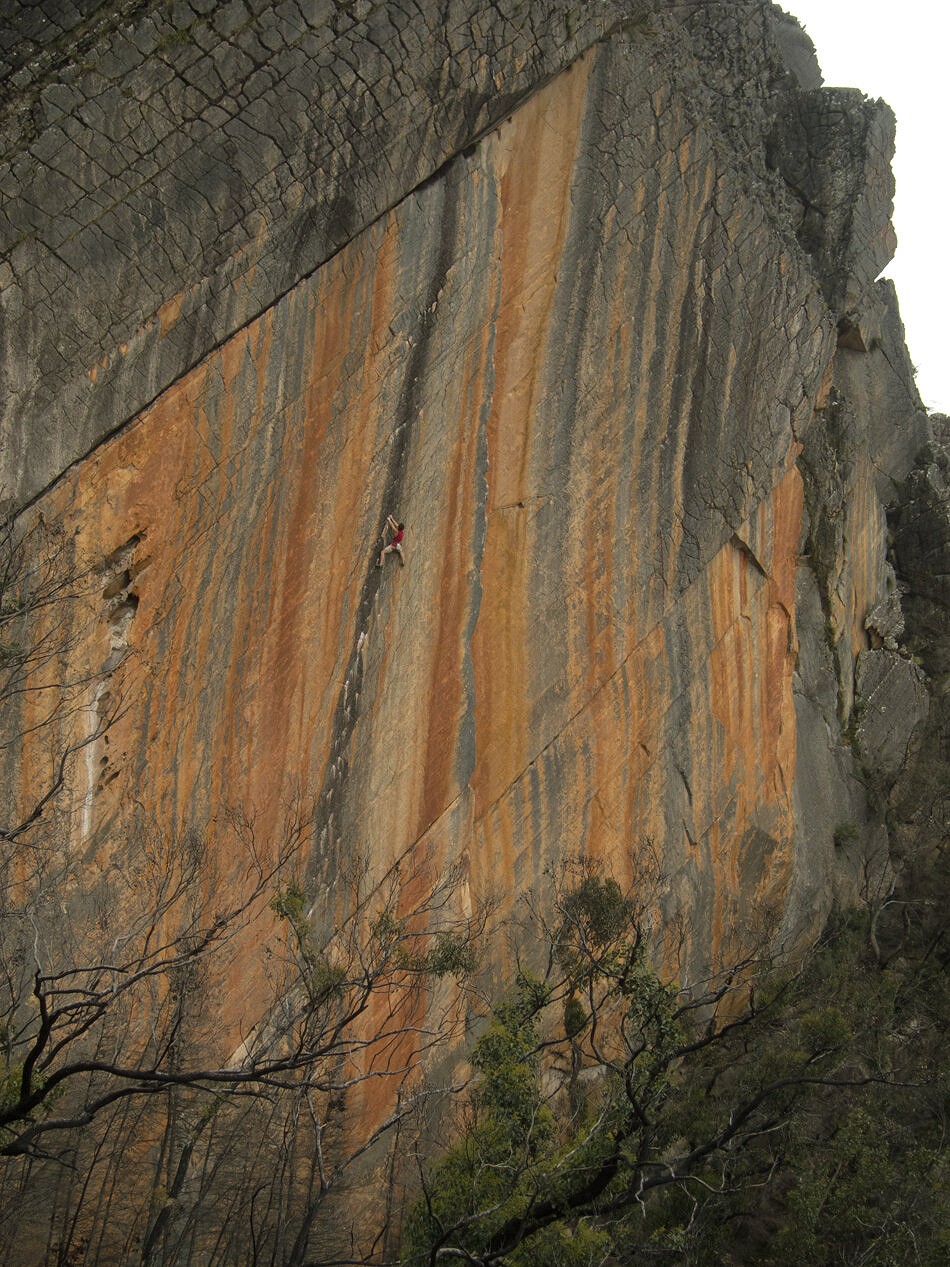 Rob Greenwood appreciating the support of his old Miura VSs on Archimedes Principle, Eureka Wall (pre access ban)  © Rob Greenwood
