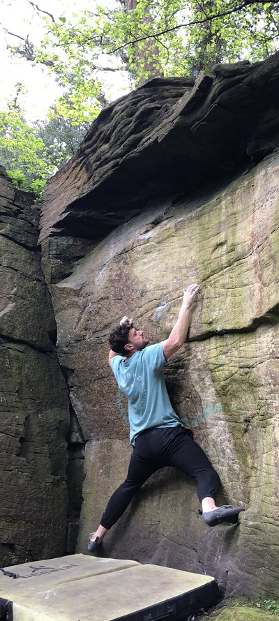 Moving to the pockets of ‘The Scoop’ via the tiny crimp on ‘The Party’. Jesmond Dene  Right Hand Boulder.   © Tom Kindley