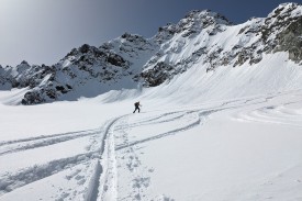 Heading up to the Ochsenscharte col from the Jamtal Hutte, 269 kb