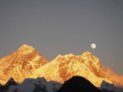 Moonrise over Everest  © RDT