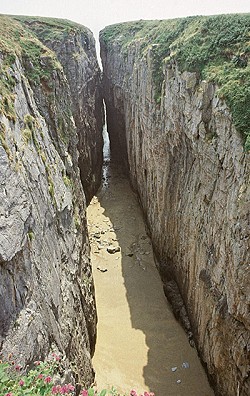 Huntsman's Leap in Pembrokeshire, with a rare covering of sand at is base.  © Alan James