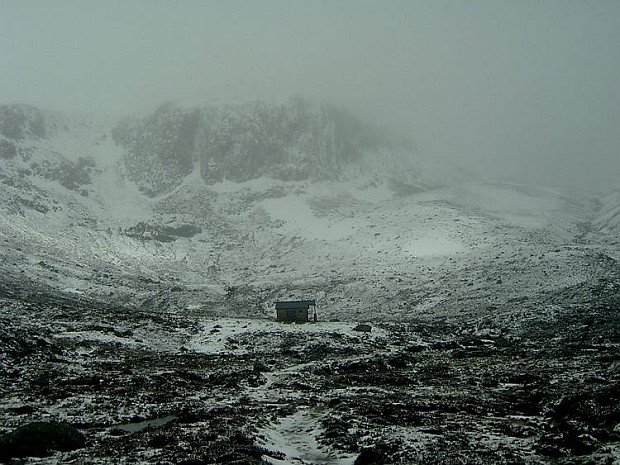 Hutchison Hut in May  © nick nc