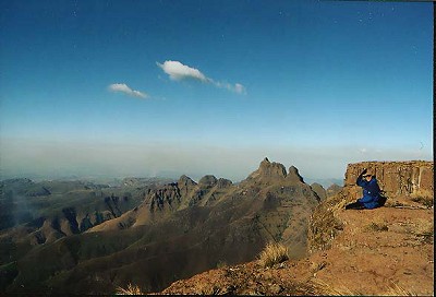 "On The Edge" at the BMC Plateau, Kwa-Zulu Natal Drakensberg mountains  © Ian Straton