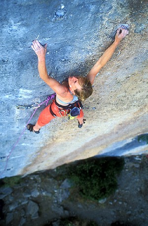 Jenny Woodward climbing at Ceuse (© Alex Messenger)  © Alex Messenger