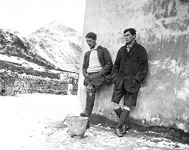 Related image: Siegfried Herford and George Mallory at Pen y Pass, December 1913  © Alpine Club Photo Library