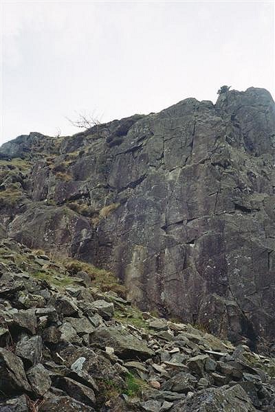Edmunds Castle, left of crag