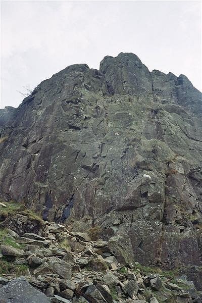 Edmunds Castle, centre of crag